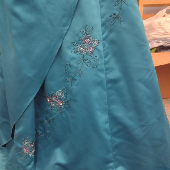 Masquerade, blue embroidered simple prom dress, size 7/8 - Picture 4 of 6